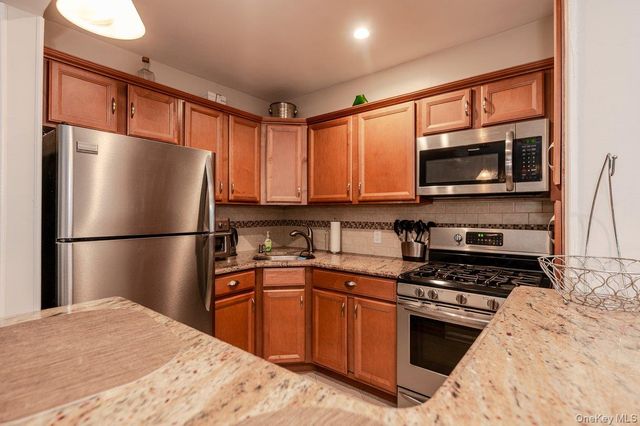 210 E Broadway 4D, Long Beach, NY 11561