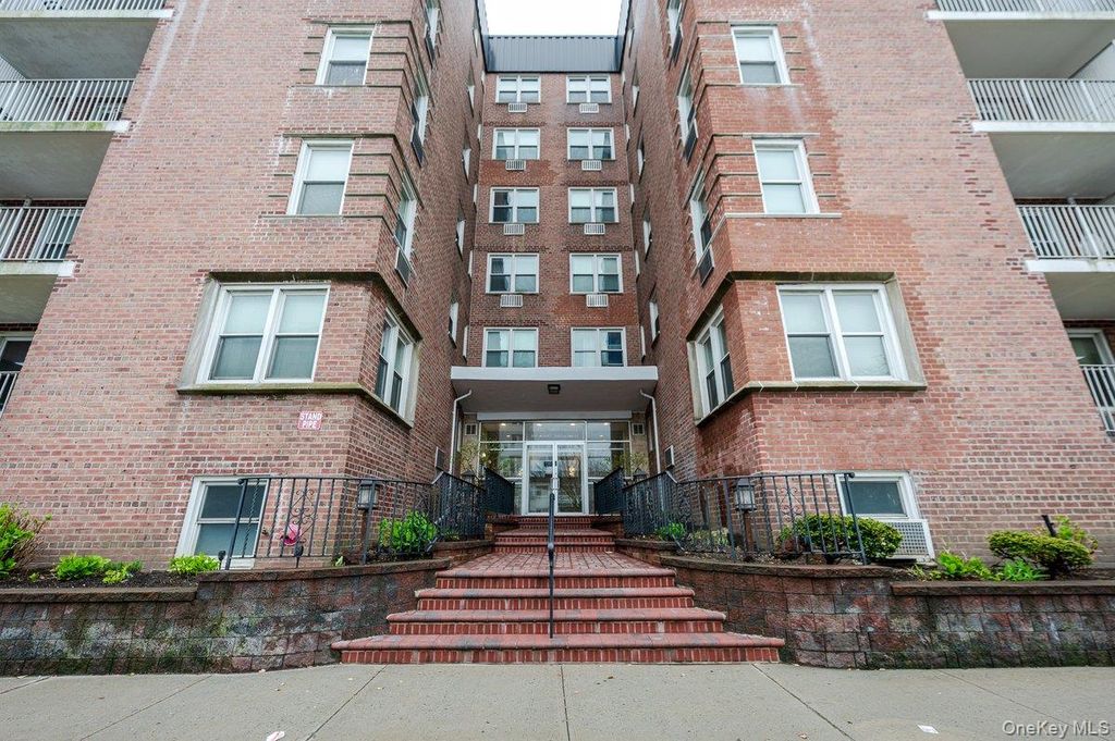 210 E Broadway 4D, Long Beach, NY 11561