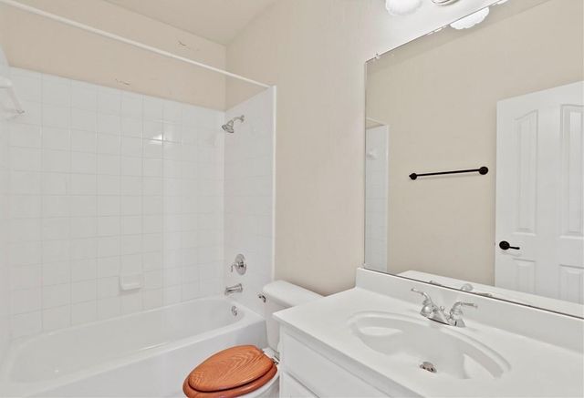 1313 Bradbury Drive, Carrollton, TX 75007