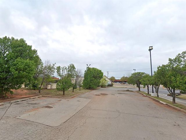 12215 N Pennsylvania Avenue, Oklahoma City, OK 73114