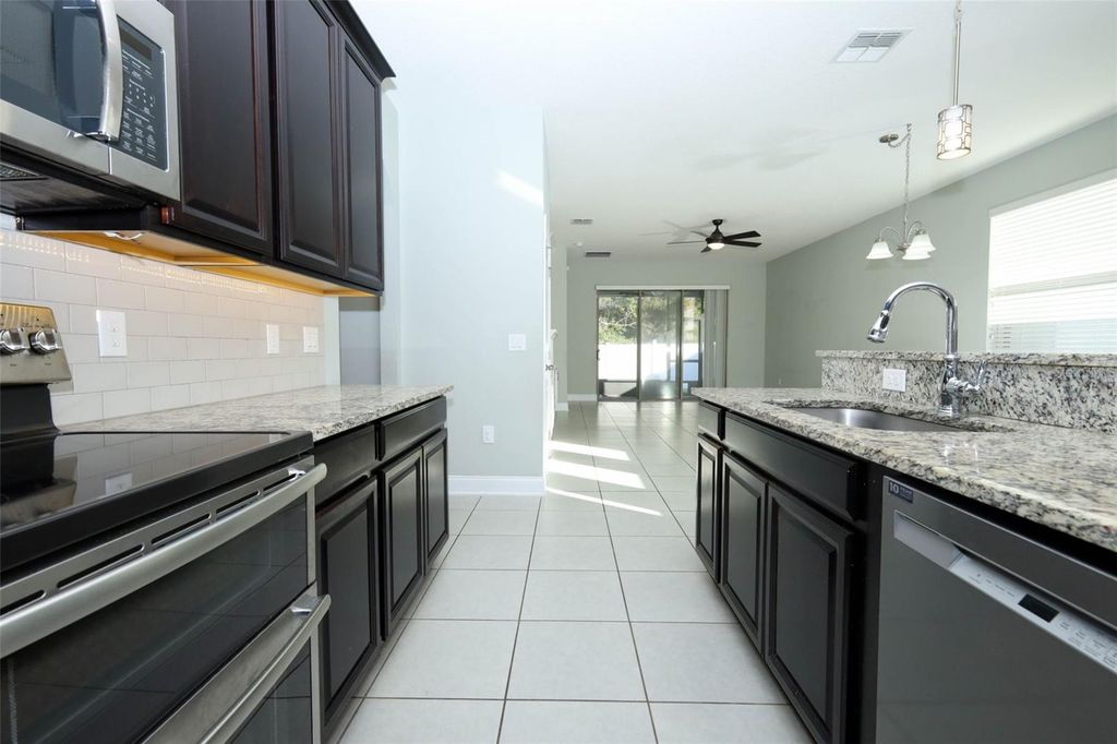 Image 11 of property listing at 4043 LAKE BOSSE VIEW DRIVE, Orlando, FL 32810