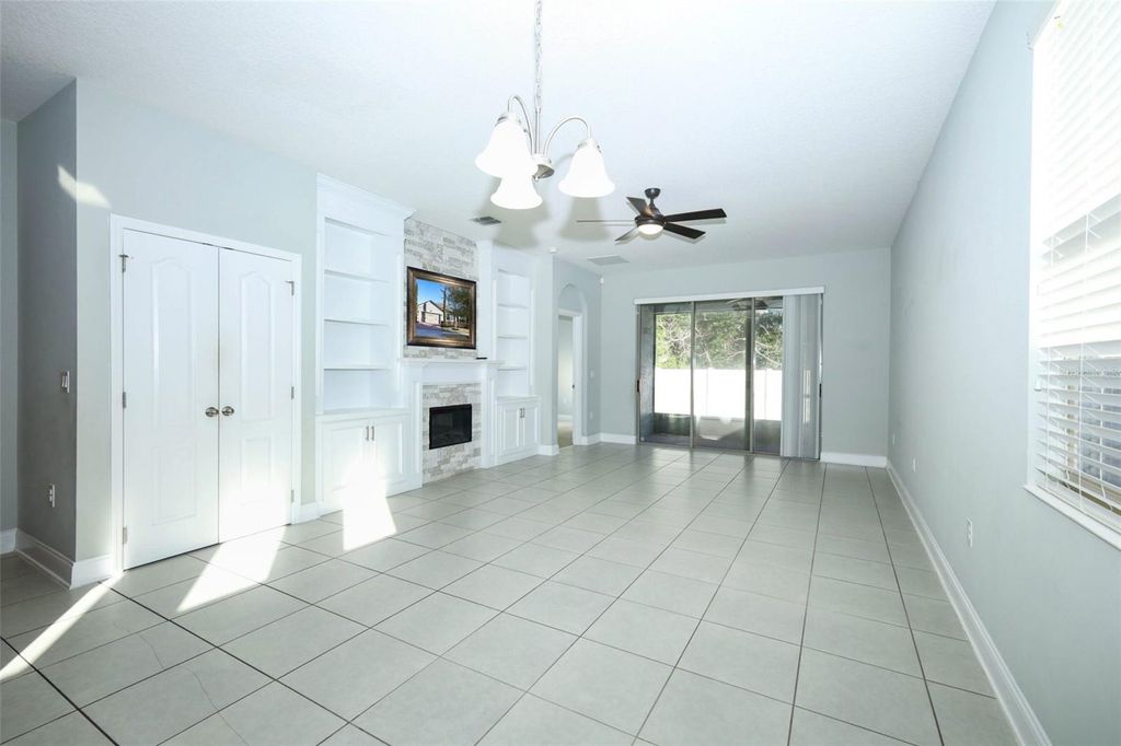 Image 13 of property listing at 4043 LAKE BOSSE VIEW DRIVE, Orlando, FL 32810