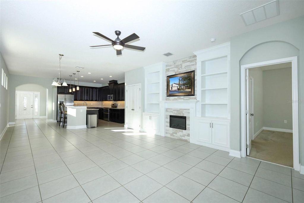 Image 14 of property listing at 4043 LAKE BOSSE VIEW DRIVE, Orlando, FL 32810