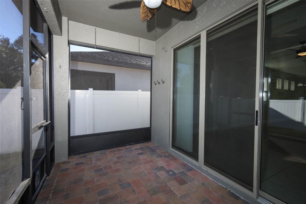 Image 16 of property listing at 4043 LAKE BOSSE VIEW DRIVE, Orlando, FL 32810