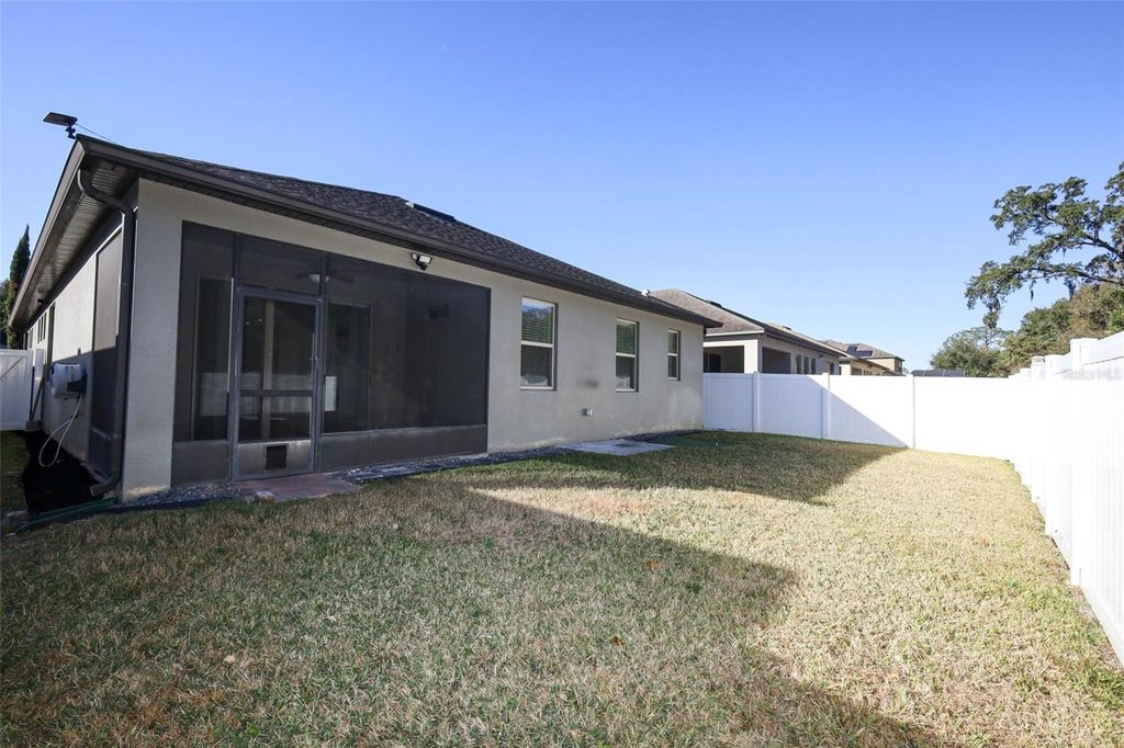 Image 20 of property listing at 4043 LAKE BOSSE VIEW DRIVE, Orlando, FL 32810