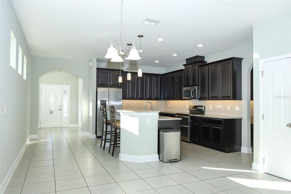 Image 8 of property listing at 4043 LAKE BOSSE VIEW DRIVE, Orlando, FL 32810