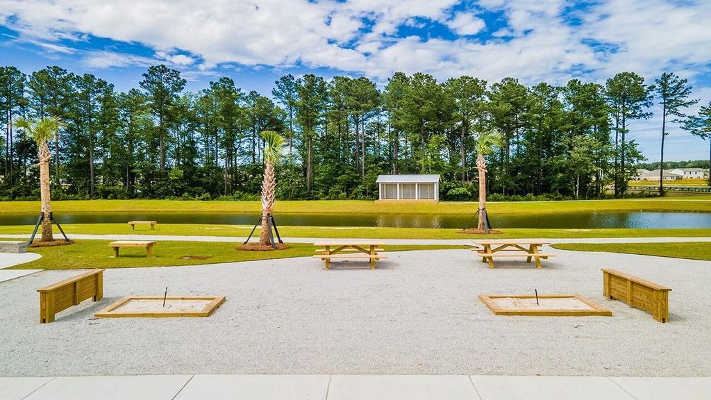 Image 12 of property listing at 358 Willow Run Drive, Summerville, SC 29486