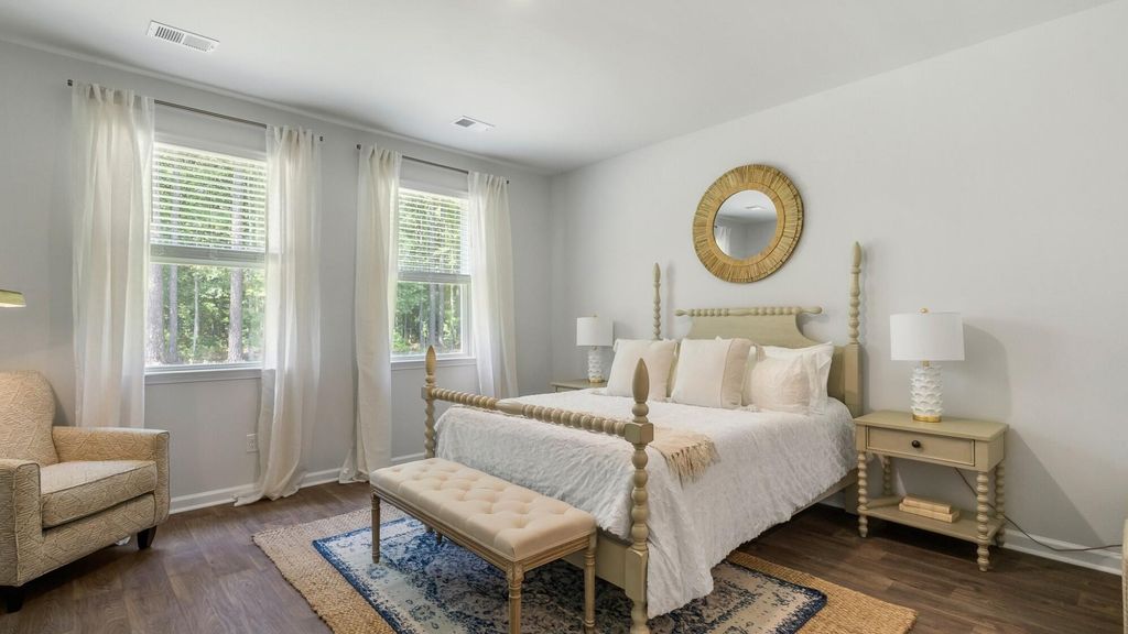 Image 7 of property listing at 358 Willow Run Drive, Summerville, SC 29486