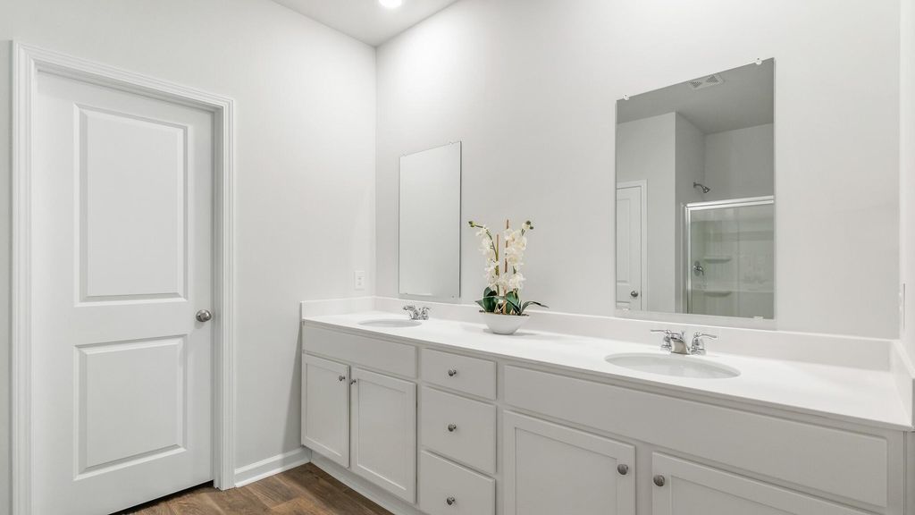 Image 8 of property listing at 358 Willow Run Drive, Summerville, SC 29486