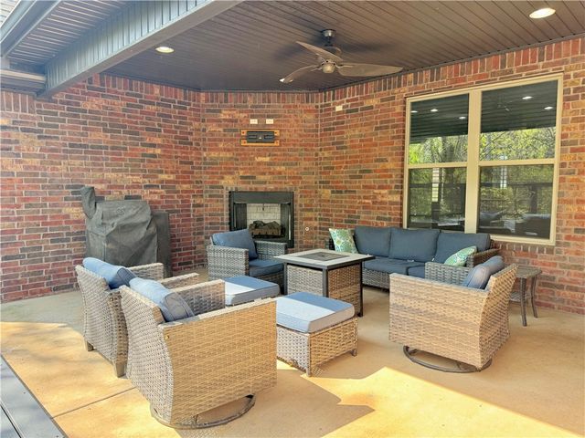 508 Candlelight Circle, Elm Springs, AR 72762