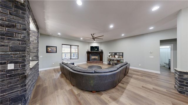 508 Candlelight Circle, Elm Springs, AR 72762