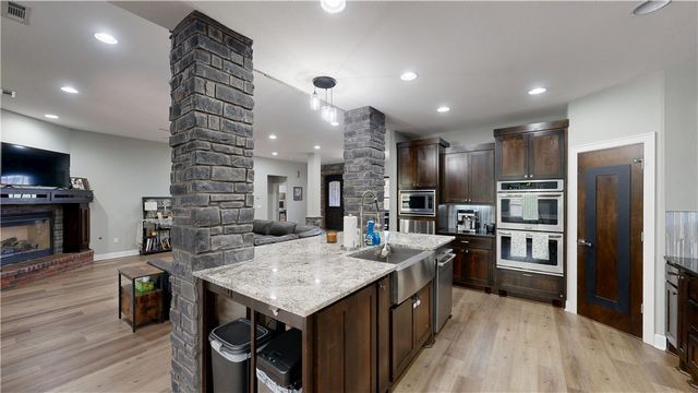 508 Candlelight Circle, Elm Springs, AR 72762