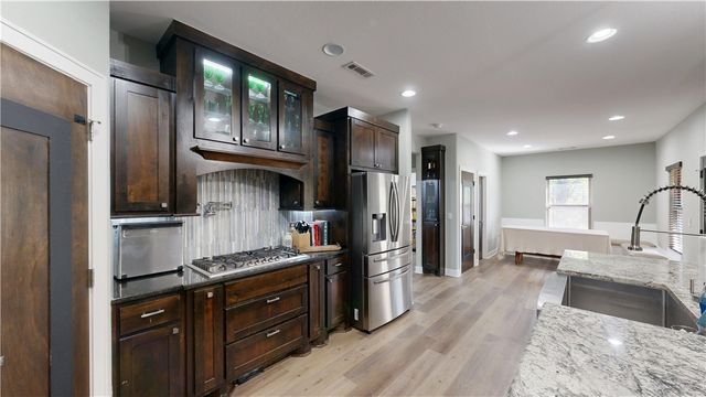 508 Candlelight Circle, Elm Springs, AR 72762