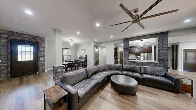 508 Candlelight Circle, Elm Springs, AR 72762