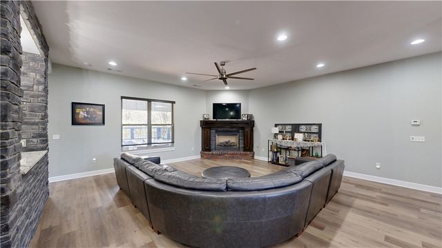 508 Candlelight Circle, Elm Springs, AR 72762