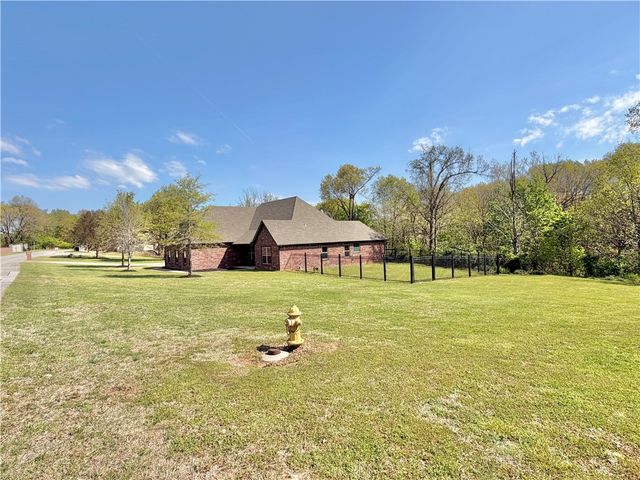 508 Candlelight Circle, Elm Springs, AR 72762