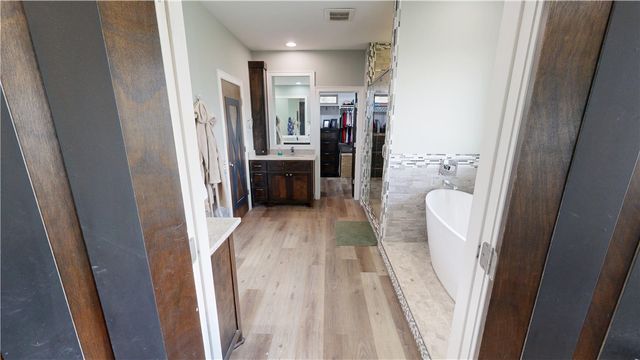 508 Candlelight Circle, Elm Springs, AR 72762