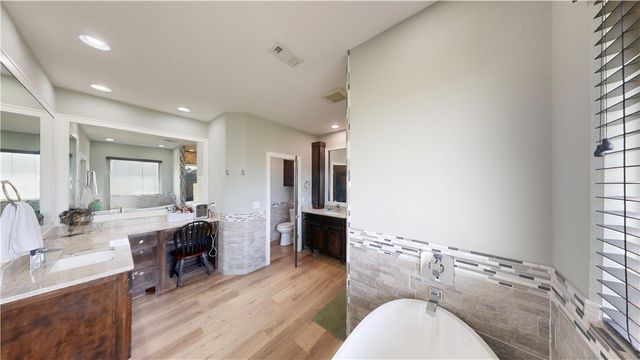 508 Candlelight Circle, Elm Springs, AR 72762