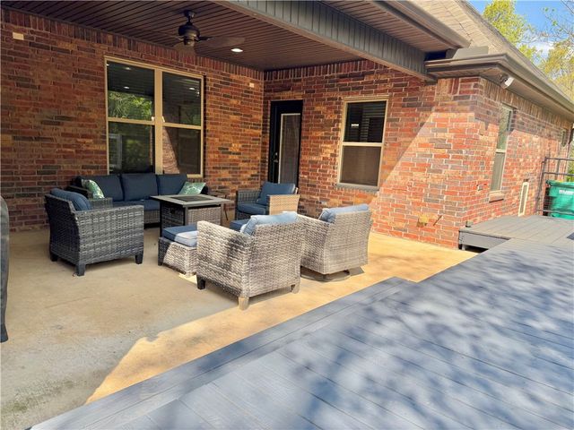 508 Candlelight Circle, Elm Springs, AR 72762