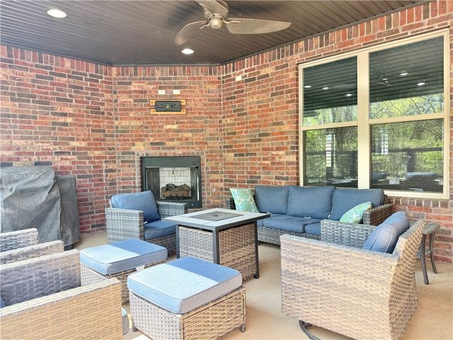 508 Candlelight Circle, Elm Springs, AR 72762