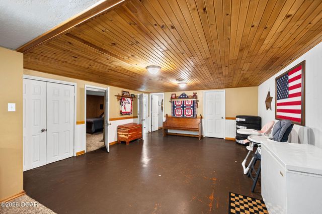 1904 Cherry Street, Seneca, MO 64865