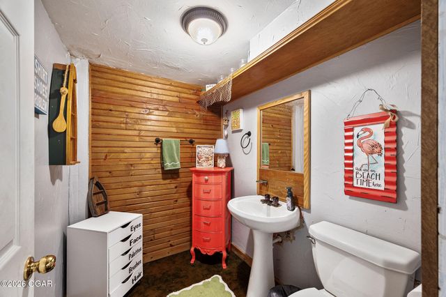 1904 Cherry Street, Seneca, MO 64865