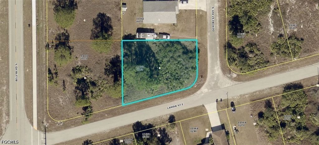 810 Demorest AVE S, Lehigh Acres, FL 33974