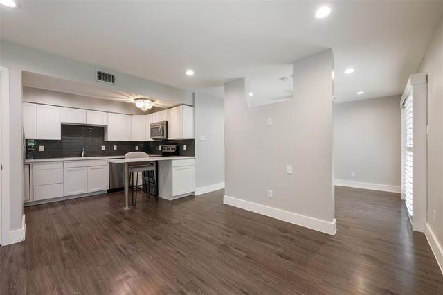 935 La Posada DR 115, Austin, TX 78752