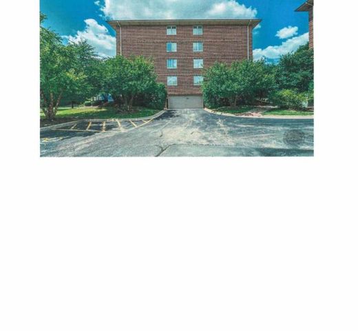 6675 S Cass Avenue 2A, Westmont, IL 60559