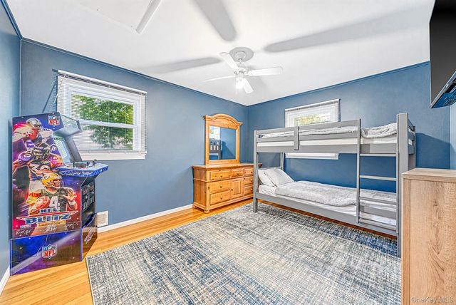 17 Marlowe Place, Greenlawn, NY 11740