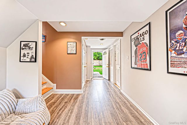 17 Marlowe Place, Greenlawn, NY 11740