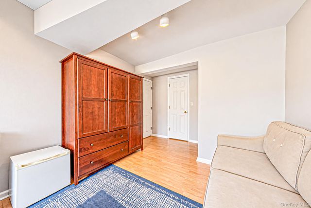 17 Marlowe Place, Greenlawn, NY 11740