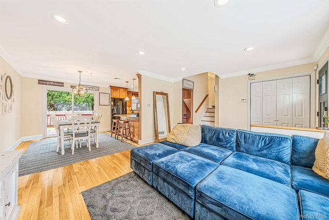 17 Marlowe Place, Greenlawn, NY 11740