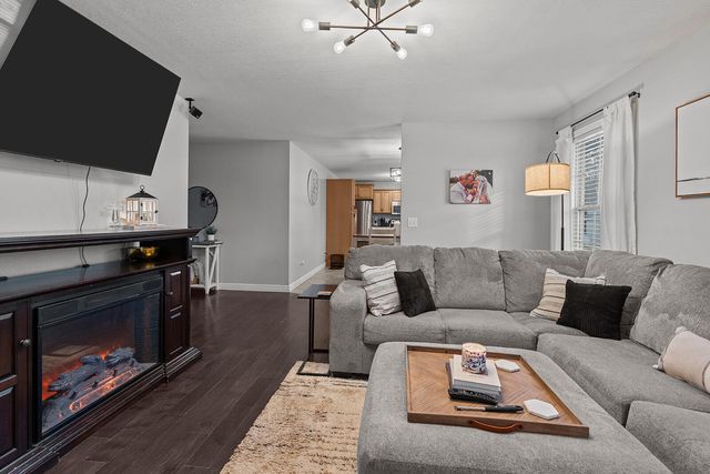 5678 S Fairview Avenue, Springfield, MO 65810