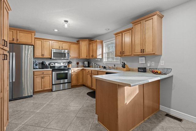 5678 S Fairview Avenue, Springfield, MO 65810