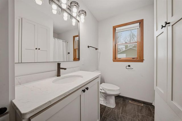 3019 Deerfield Drive, Eau Claire, WI 54703