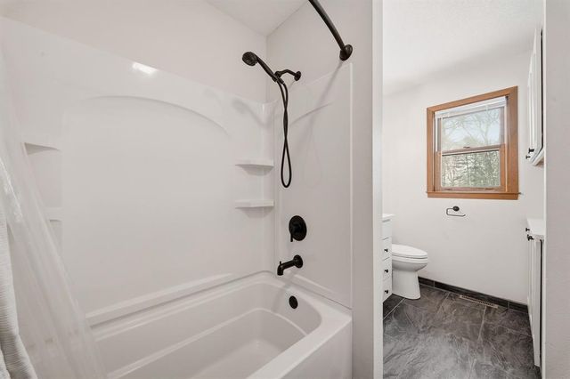 3019 Deerfield Drive, Eau Claire, WI 54703