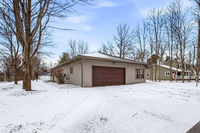 3019 Deerfield Drive, Eau Claire, WI 54703