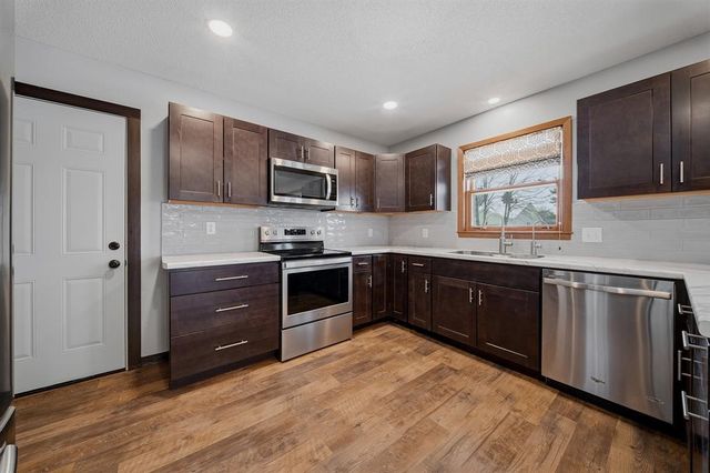 3019 Deerfield Drive, Eau Claire, WI 54703