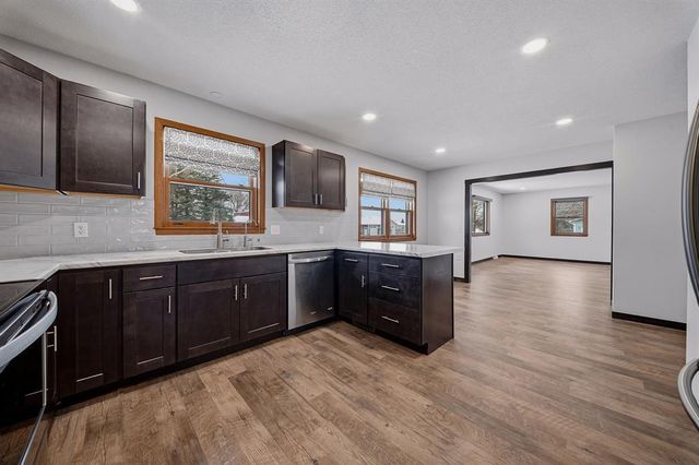 3019 Deerfield Drive, Eau Claire, WI 54703