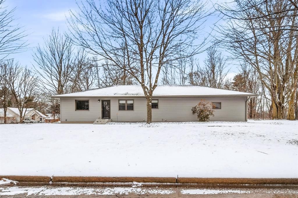 3019 Deerfield Drive, Eau Claire, WI 54703
