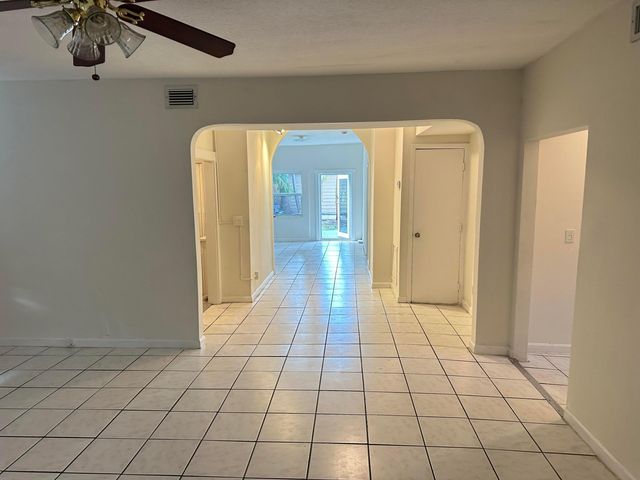 611 El Vedado A, West Palm Beach, FL 33405