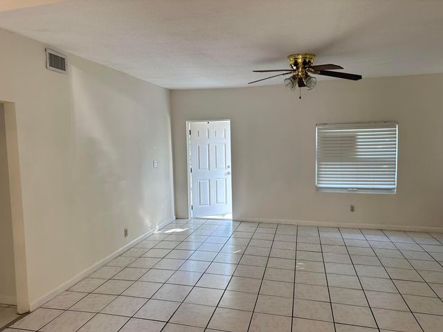 611 El Vedado A, West Palm Beach, FL 33405