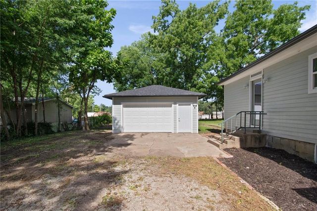 611 Main Street, Clinton, MO 64735