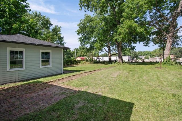 611 Main Street, Clinton, MO 64735