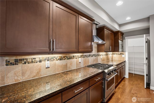 1601 NE Falls Drive, Issaquah, WA 98029