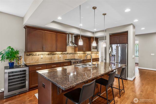 1601 NE Falls Drive, Issaquah, WA 98029