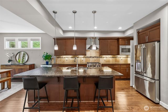 1601 NE Falls Drive, Issaquah, WA 98029