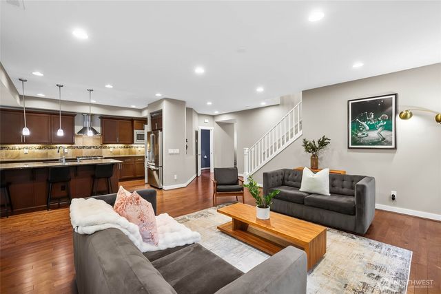 1601 NE Falls Drive, Issaquah, WA 98029