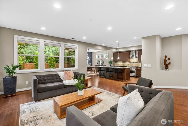 1601 NE Falls Drive, Issaquah, WA 98029